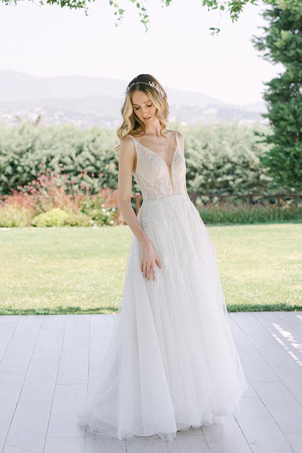 6 STEPS YOU NEED TO CONSIDER FOR A SEAMLESS WEDDING-PROCESS 1 luxury tropical styled shoot flowers vivid hues 08